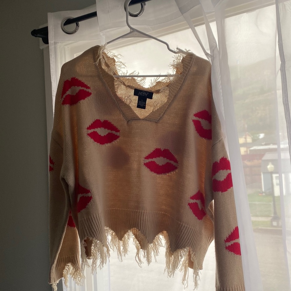 A used-like new sweater. Have only worn a few times. Cropped and sooooo cute!!